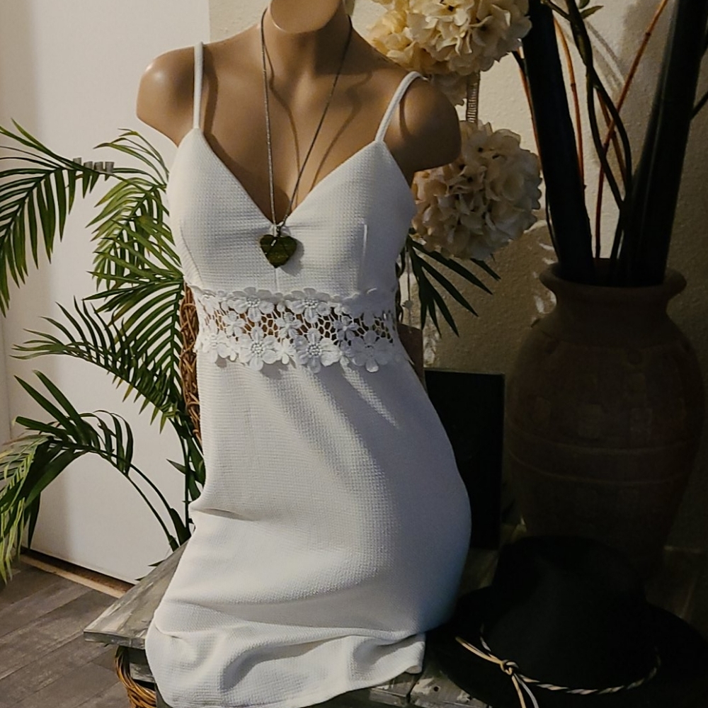 NWT BEAUTIFUL SUMMER LACE WHITE IRIS MEDIUM DRESS. - Picture 6 of 16